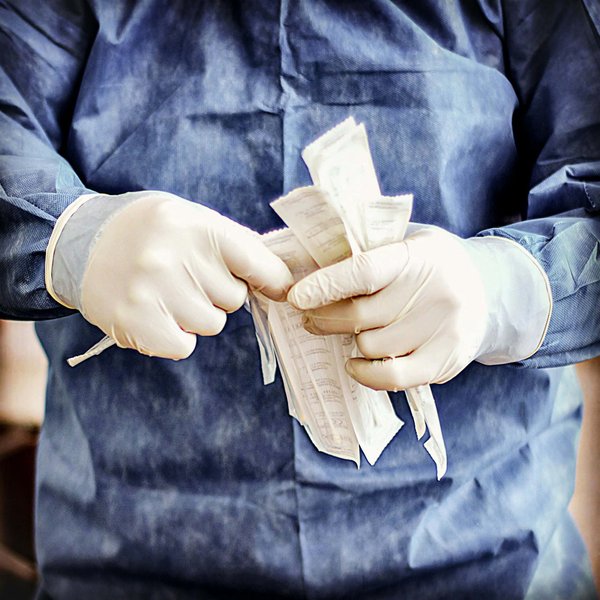 Qual è il miglior approccio per investire in una proprietà vinicola nelle Langhe con l'obiettivo di avviare un business turistico?